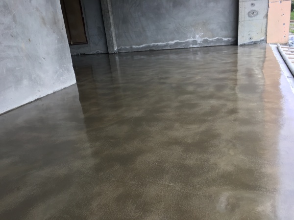 卡尔中心环氧复古地坪：工业风与实用性的完美融合