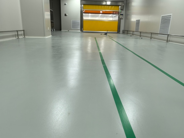 崇州宝昂光电水性环氧聚氨酯超耐磨地坪施工：为洁净生产保驾护航